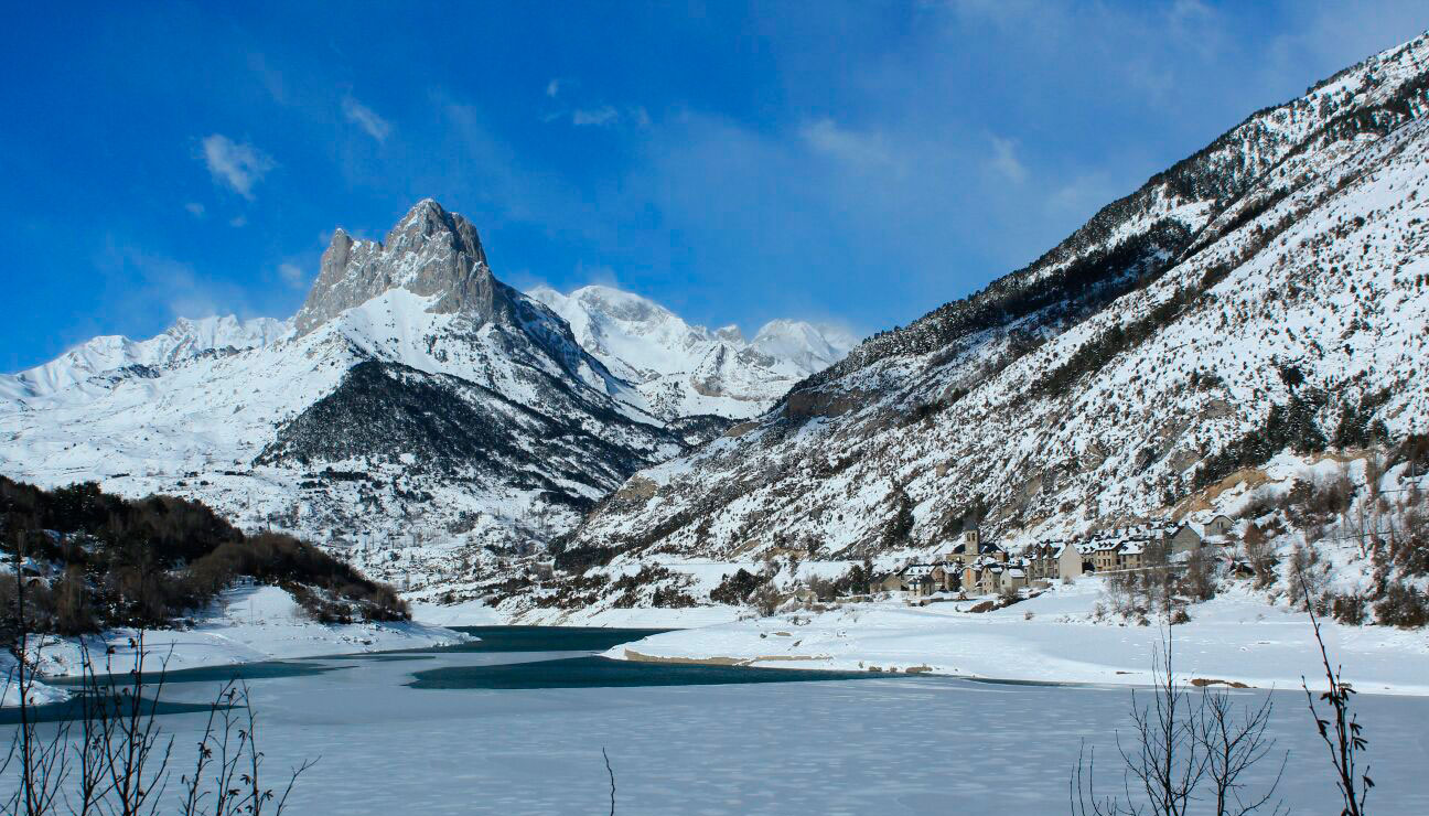 Lanuza · embalse helado